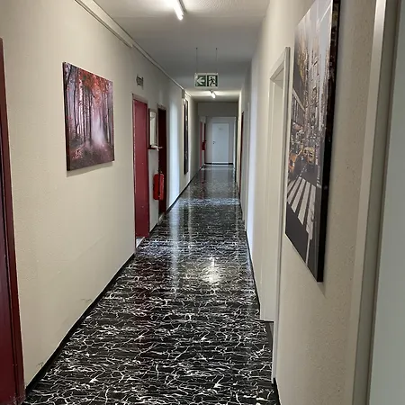 Hostel M&R Motel *