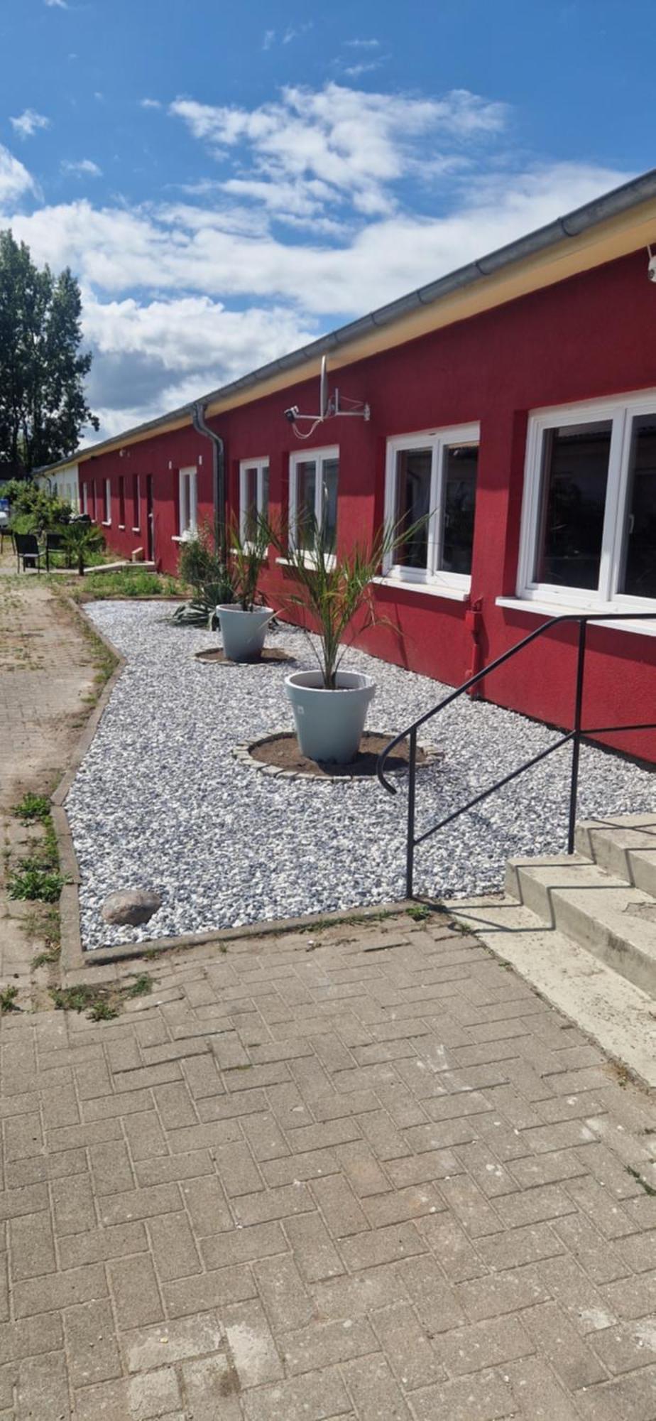 M&R Motel *